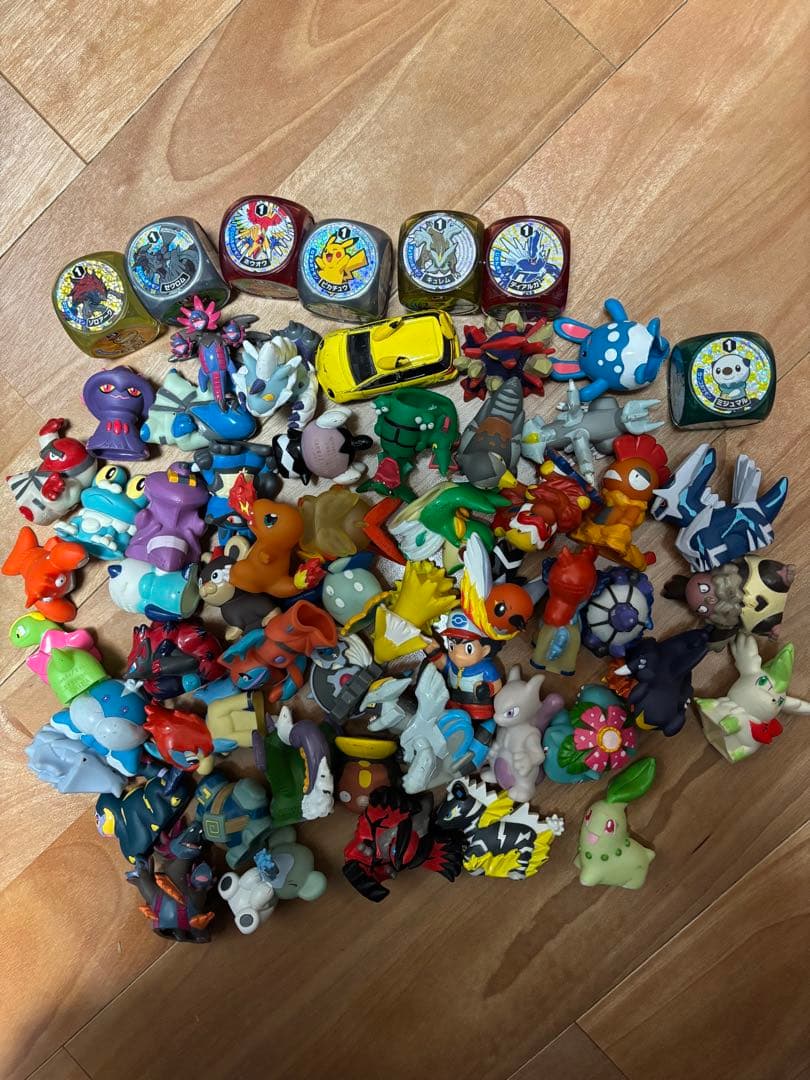 ポケモンフィギュアセット +ピカチュウのトミカ&サイコロおまけ付き