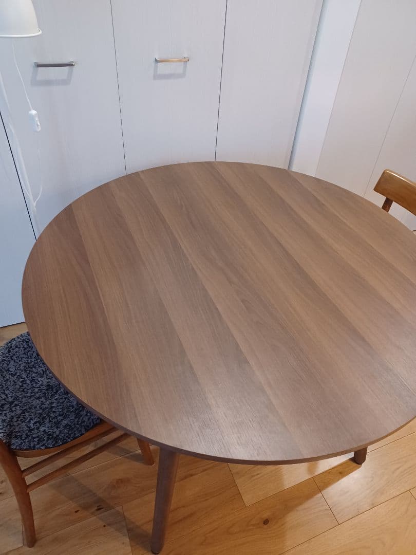 大人気　新品同様　ウォールナット　ラウンドテーブル　ナチュラル　モダン　北欧
