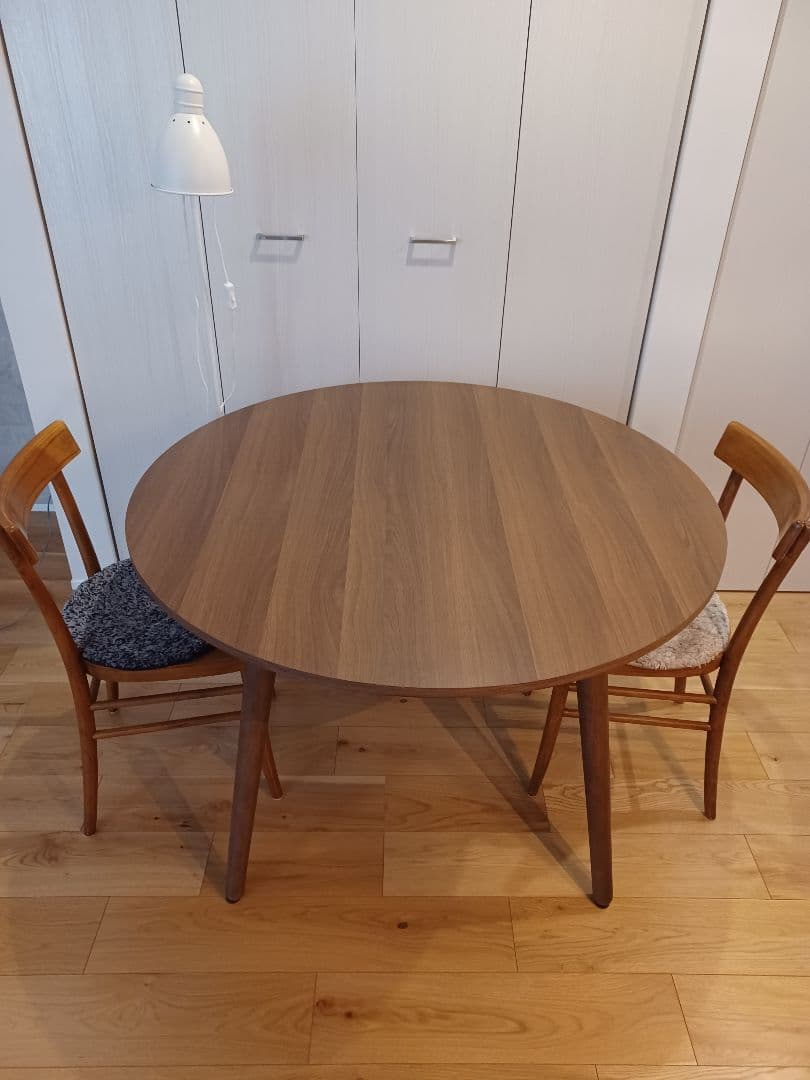 大人気　新品同様　ウォールナット　ラウンドテーブル　ナチュラル　モダン　北欧