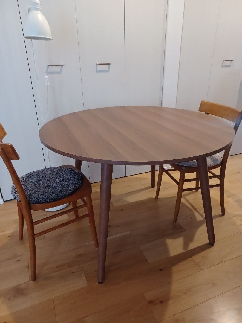 大人気　新品同様　ウォールナット　ラウンドテーブル　ナチュラル　モダン　北欧