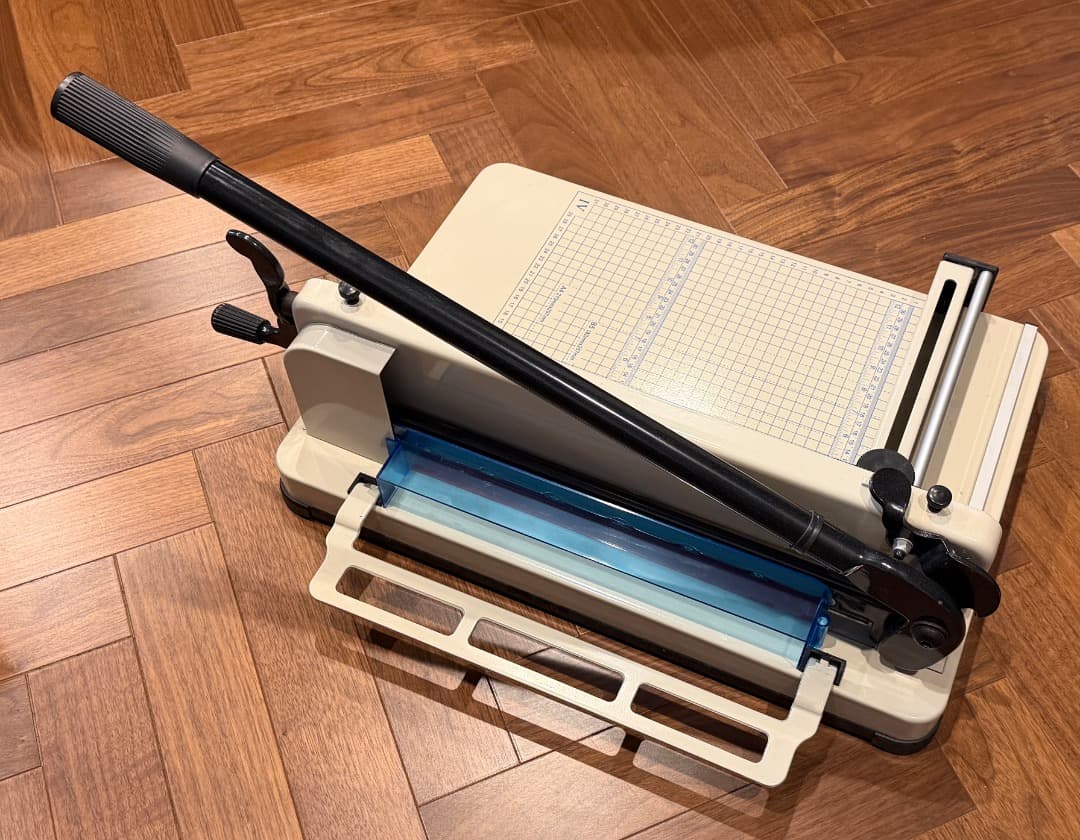 大型裁断機 A4サイズ 業務用裁断機 グリッド付き 替え刃付