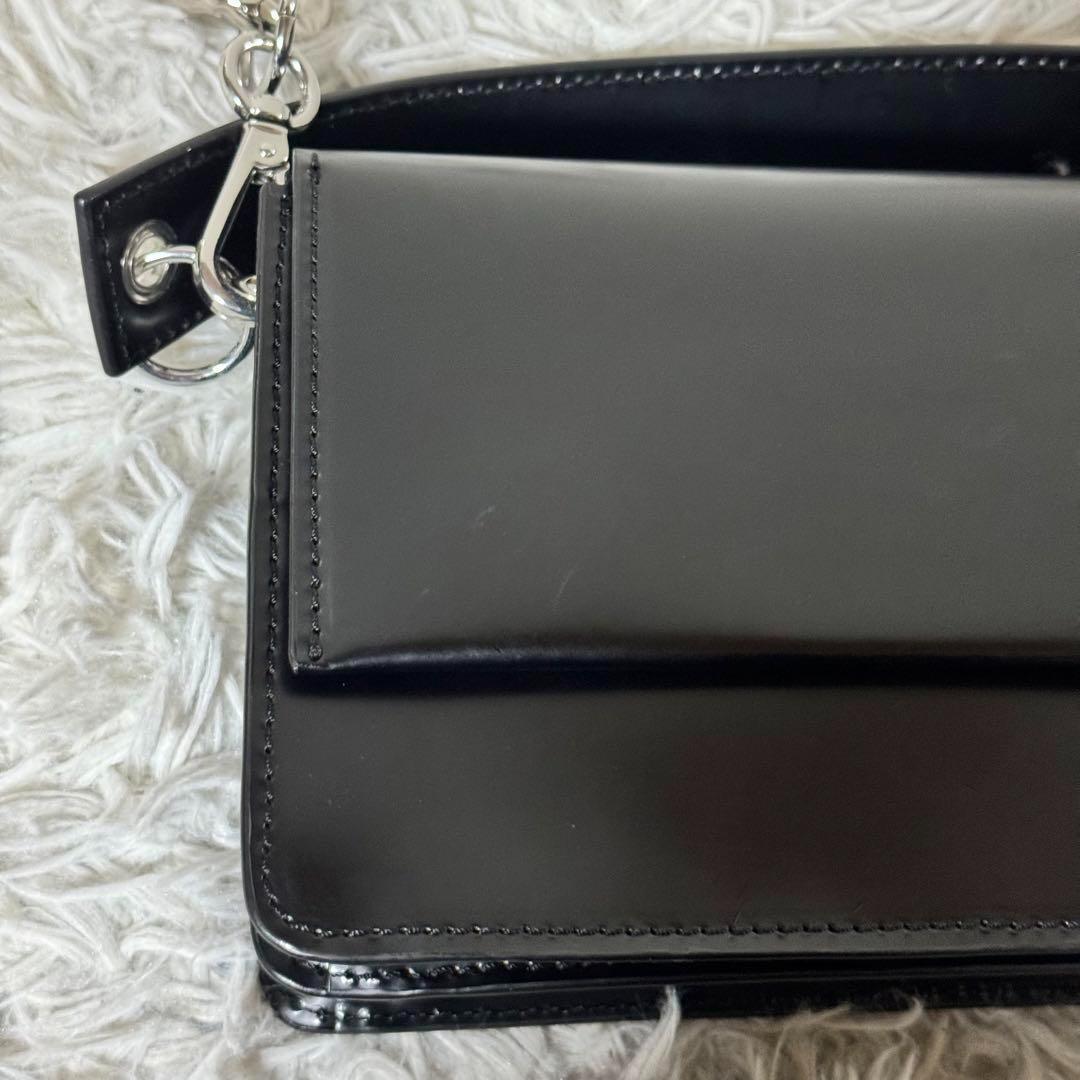 kara カラ　プラスターベビーピンチショルダーバッグ　チェーン　ブラック　黒色