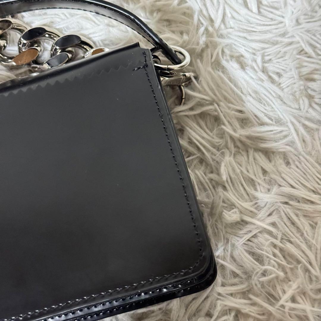 kara カラ　プラスターベビーピンチショルダーバッグ　チェーン　ブラック　黒色