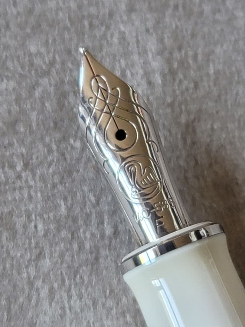 ペリカン 万年筆スーベレーン M605 ホワイトストライプ F 美品 used