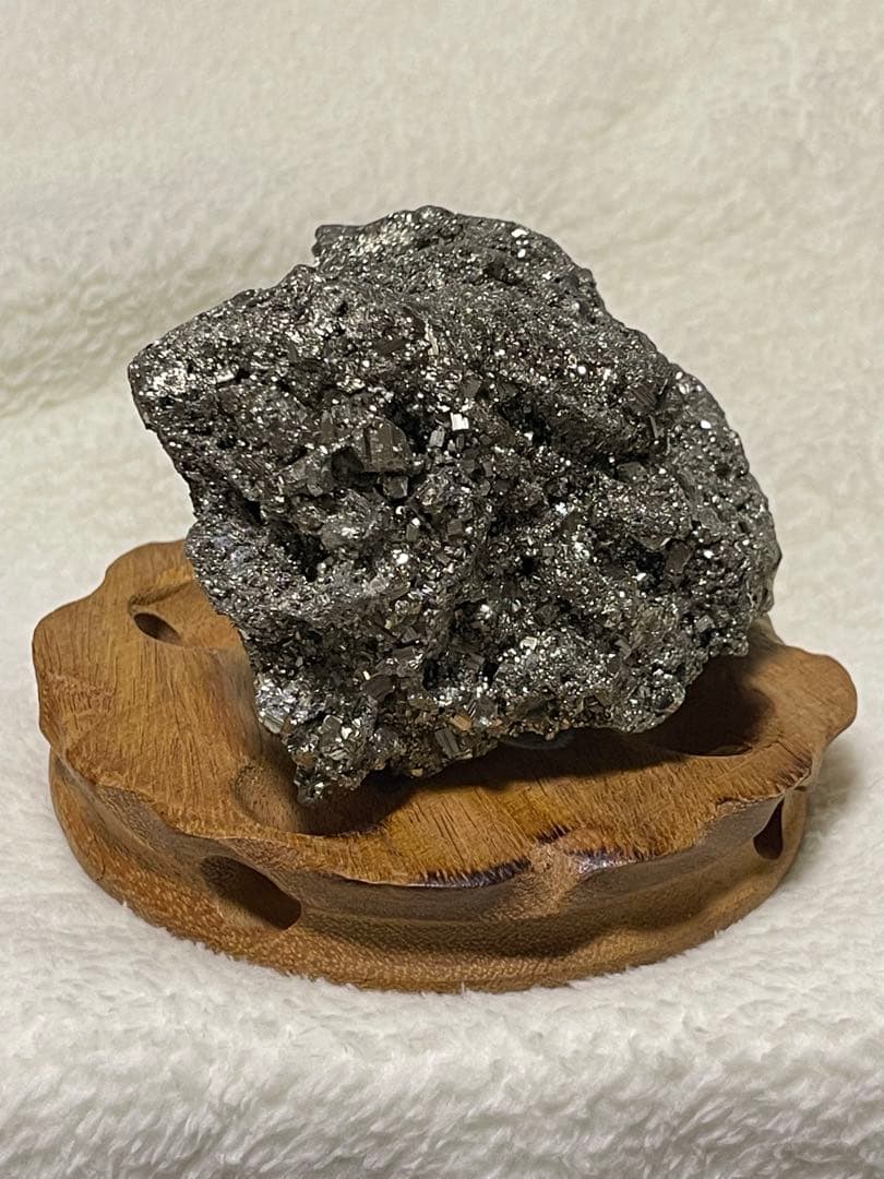 ペルー産]パイライト原石（専用台座付） - 埼玉県吉川市の天然石専門店