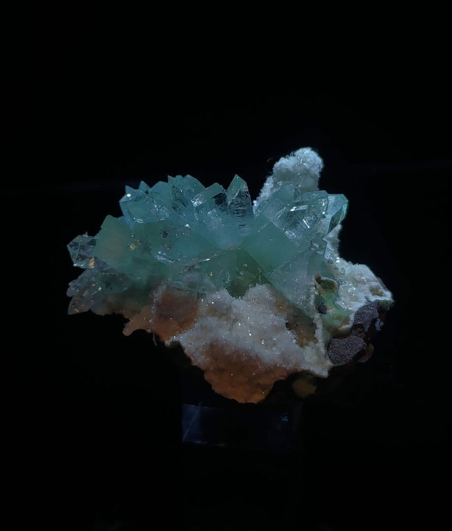 アポフィライト 魚眼石 鉱石 鉱物 ミネラル 標本 原石 母岩付き 犬牙状 ②