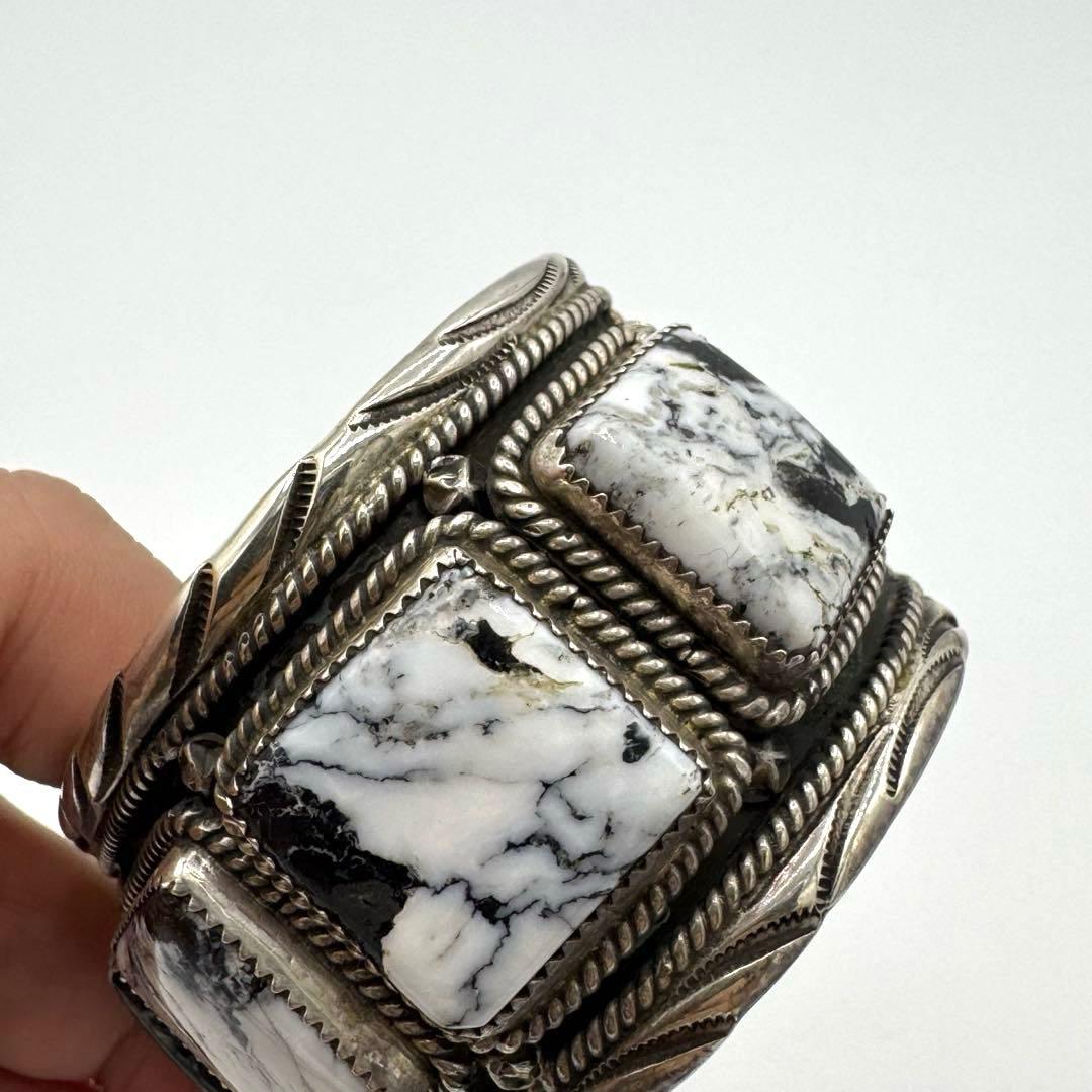 ホワイトバッファロー　バングル　インディアンジュエリー　ロサンゼルス購入