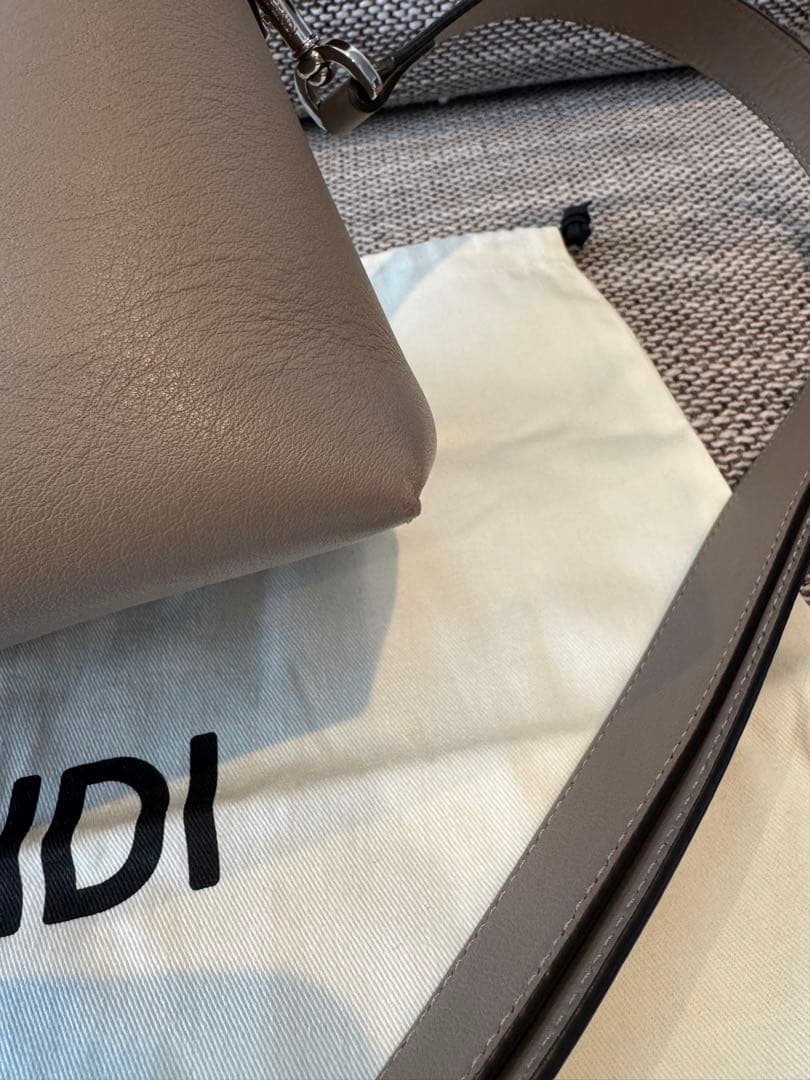 【美品】FENDI バイザウェイ　グレージュ　ミディアム