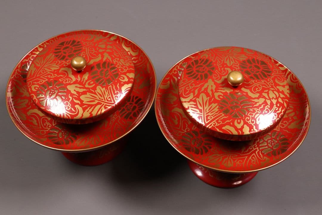 時代花唐草蒔絵 朱塗茶台 茶碗一対 天然木 金蒔絵 古伊万里【MA365】