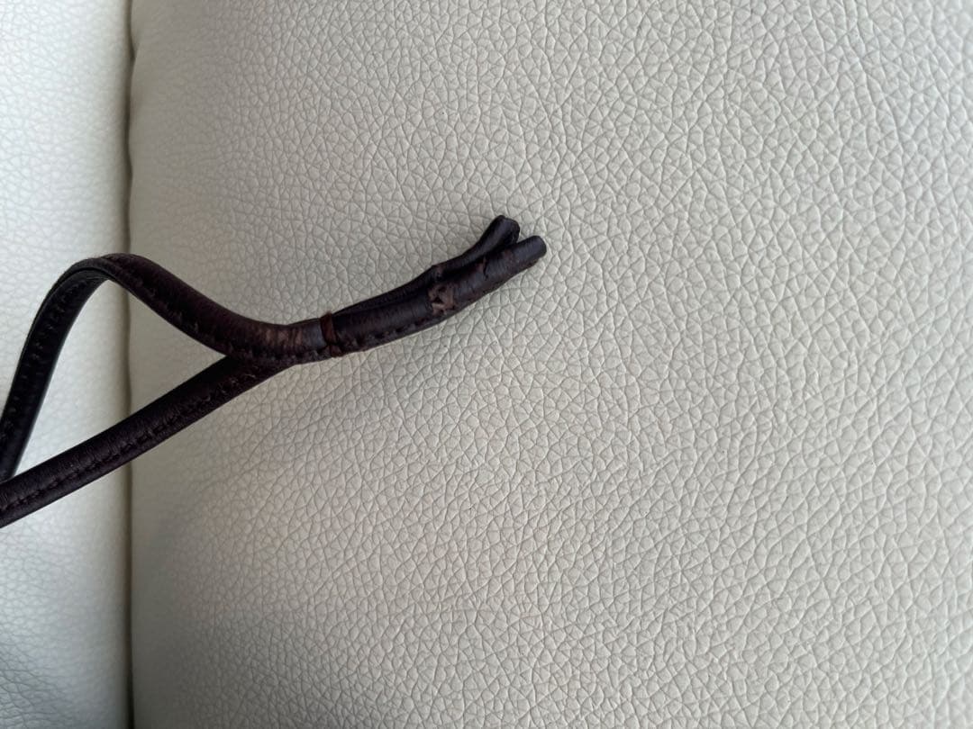 LOEWE 黒レザー巾着型ショルダーバッグ