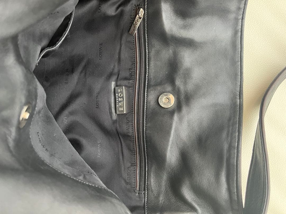 LOEWE 黒レザー巾着型ショルダーバッグ