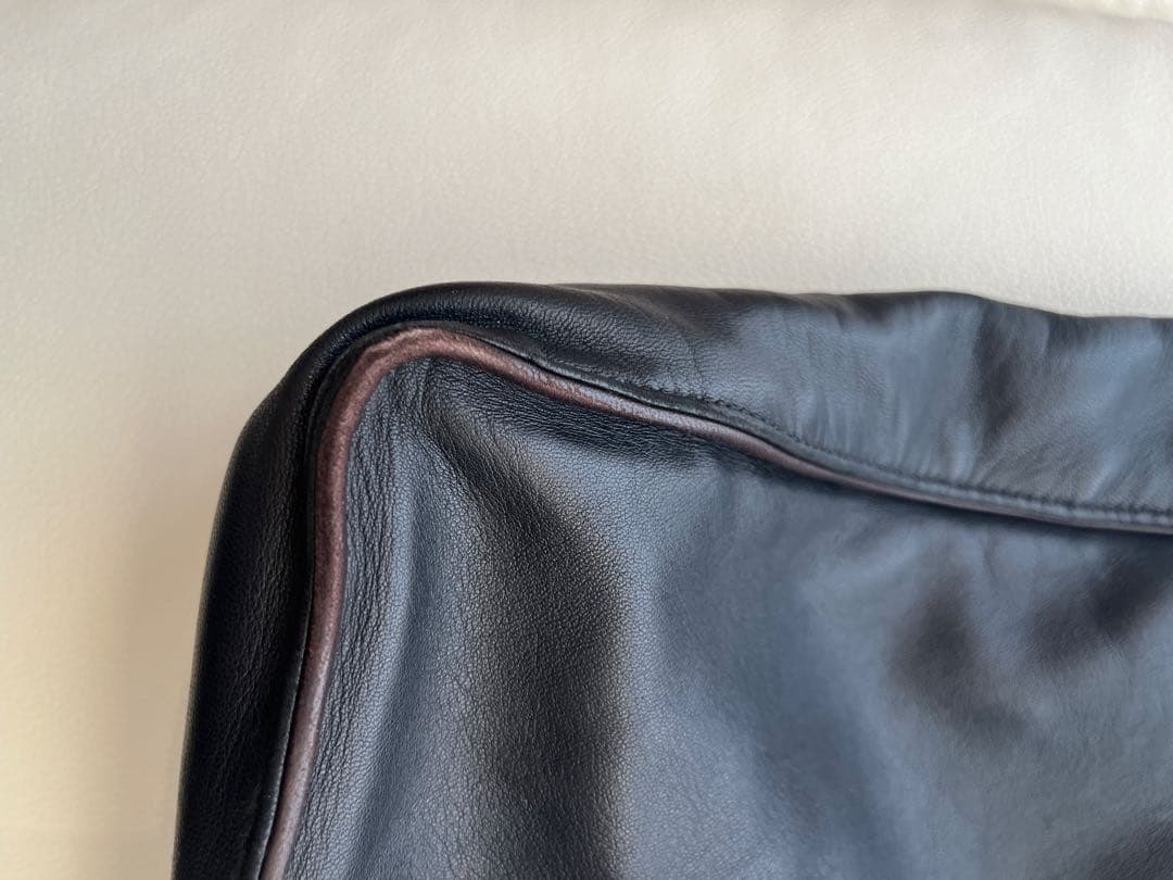 LOEWE 黒レザー巾着型ショルダーバッグ