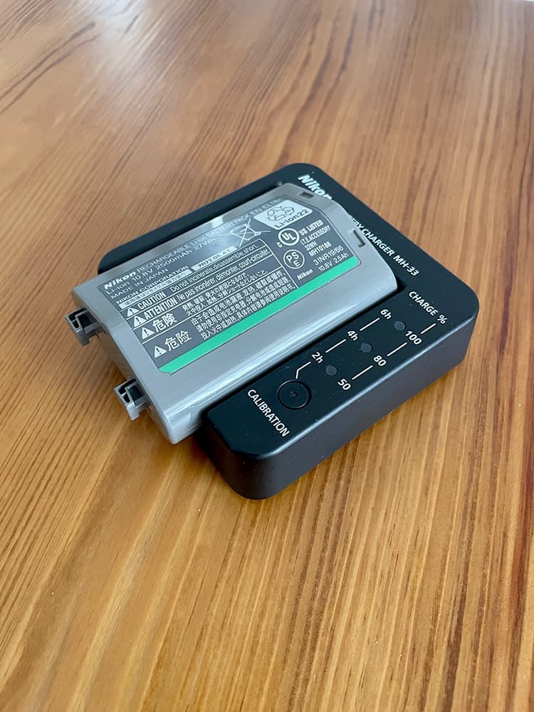 Nikon一眼レフカメラ D5 (CF) ボディ+バッテリー＆充電器 付属 カメラ