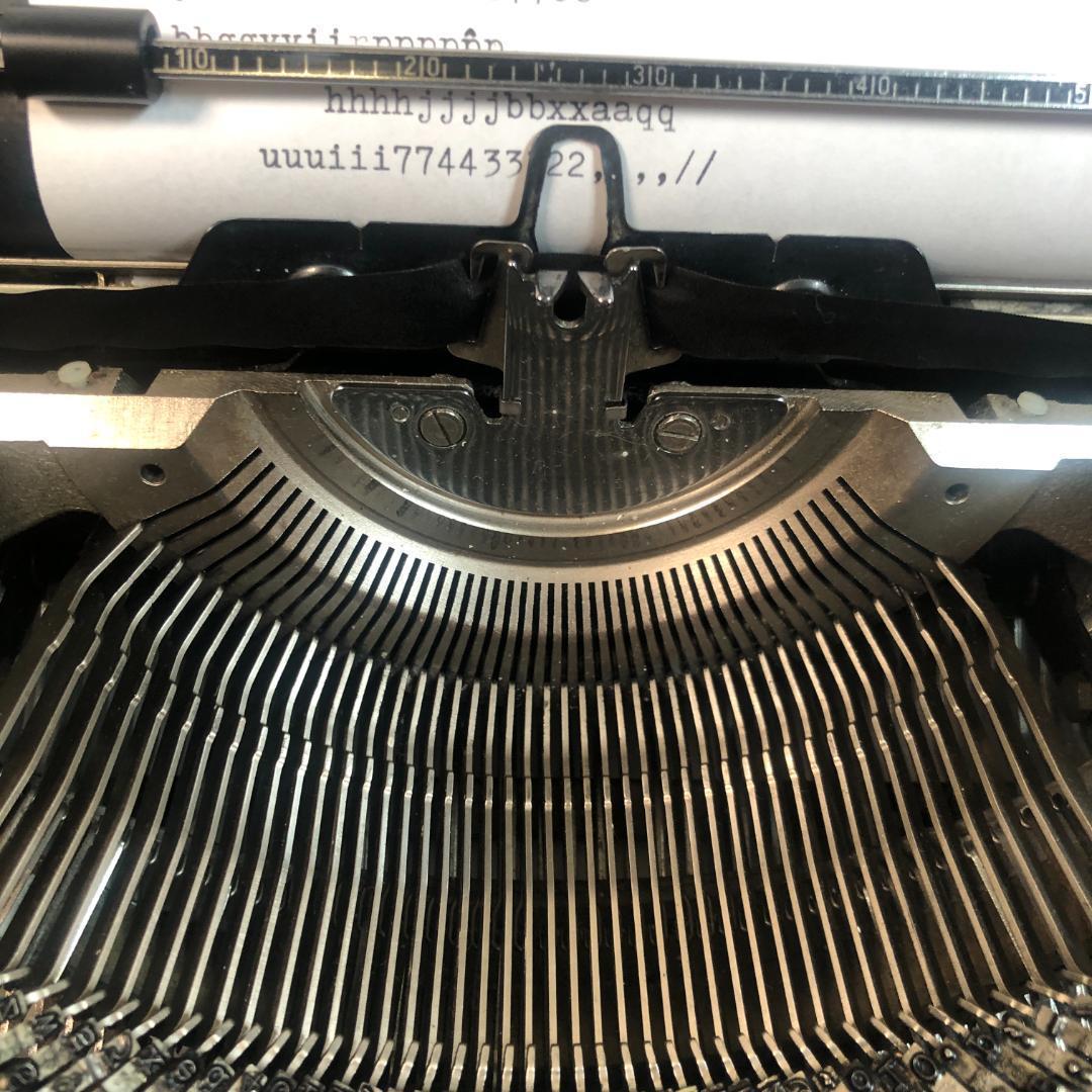 タイプライター TRIUMPH gabriele25 動作確認済 西ドイツ製 TRIUMPH