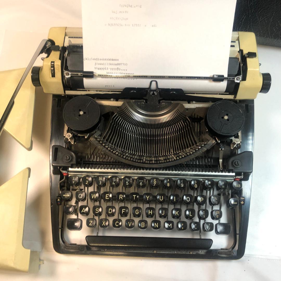 タイプライター TRIUMPH gabriele25 動作確認済 西ドイツ製 2025年最新
