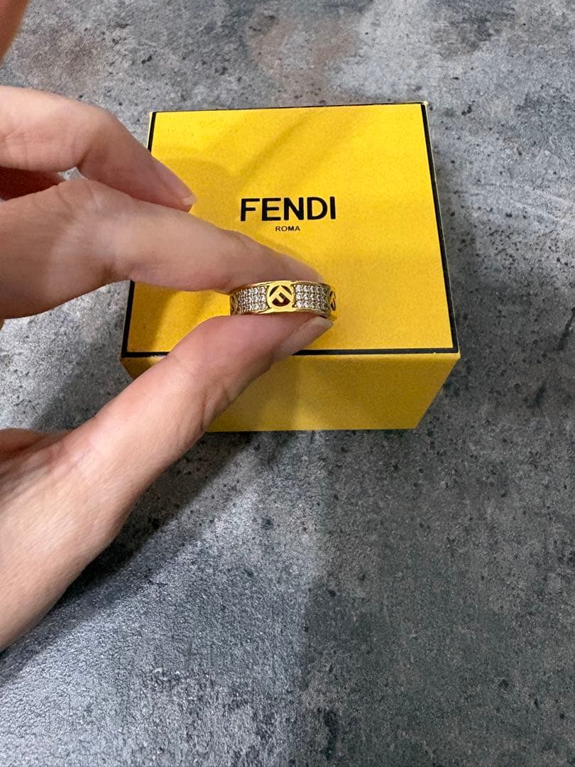 美品　FENDI ゴールドリング 正規品　クリスタル装飾