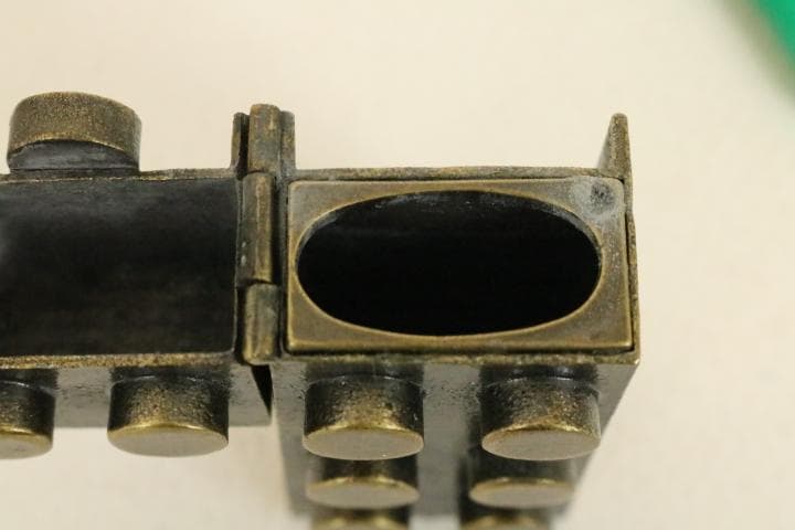 【新品】☆ビューティービースト：ロゴ刻　ブロック型　真鍮　ライターケース