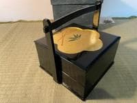 2段重（漆塗り、金蒔絵　伝統工芸・大丸京都店取扱品）