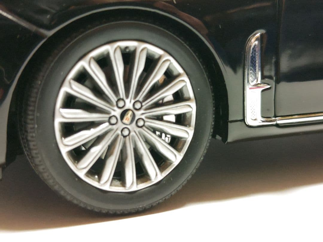 紅旗　H9　1/18　モデルカー　ミニカー　第一汽車　フラッグシップカー