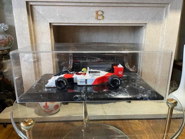 ロボット McLaren MP4/4 Ayrton Senna 1988