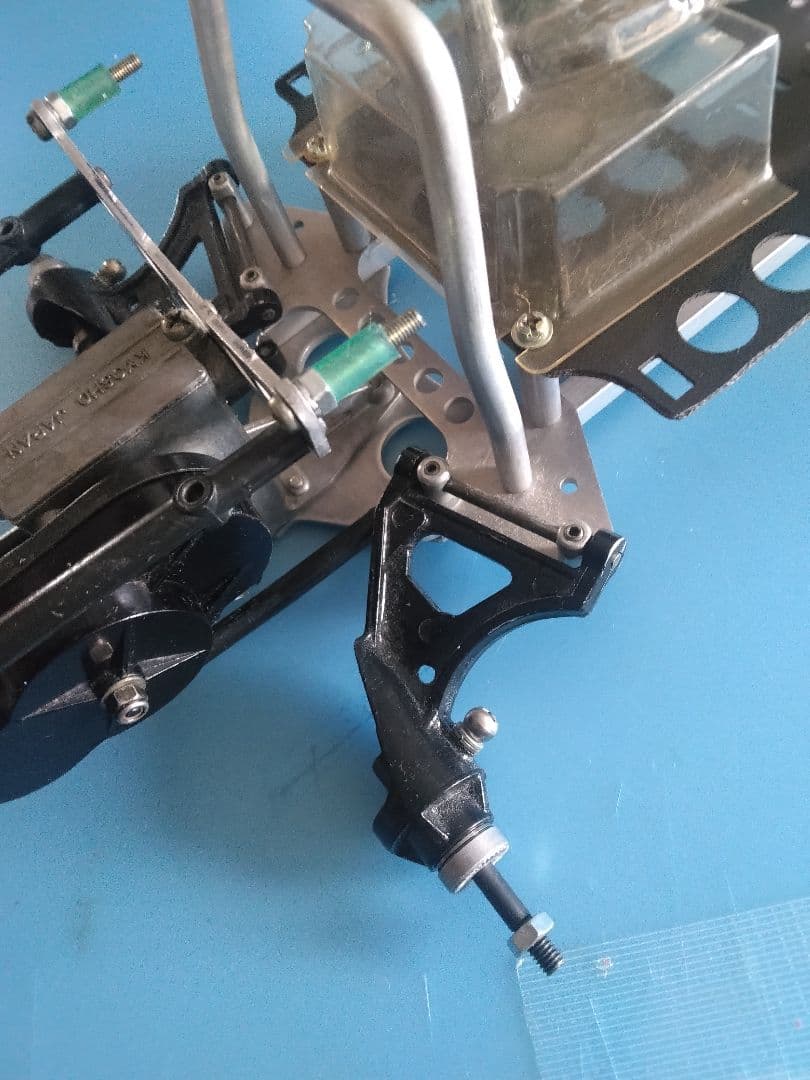 京商RCバギー「トマホーク」シャーシーとミッション部分【当時もの】