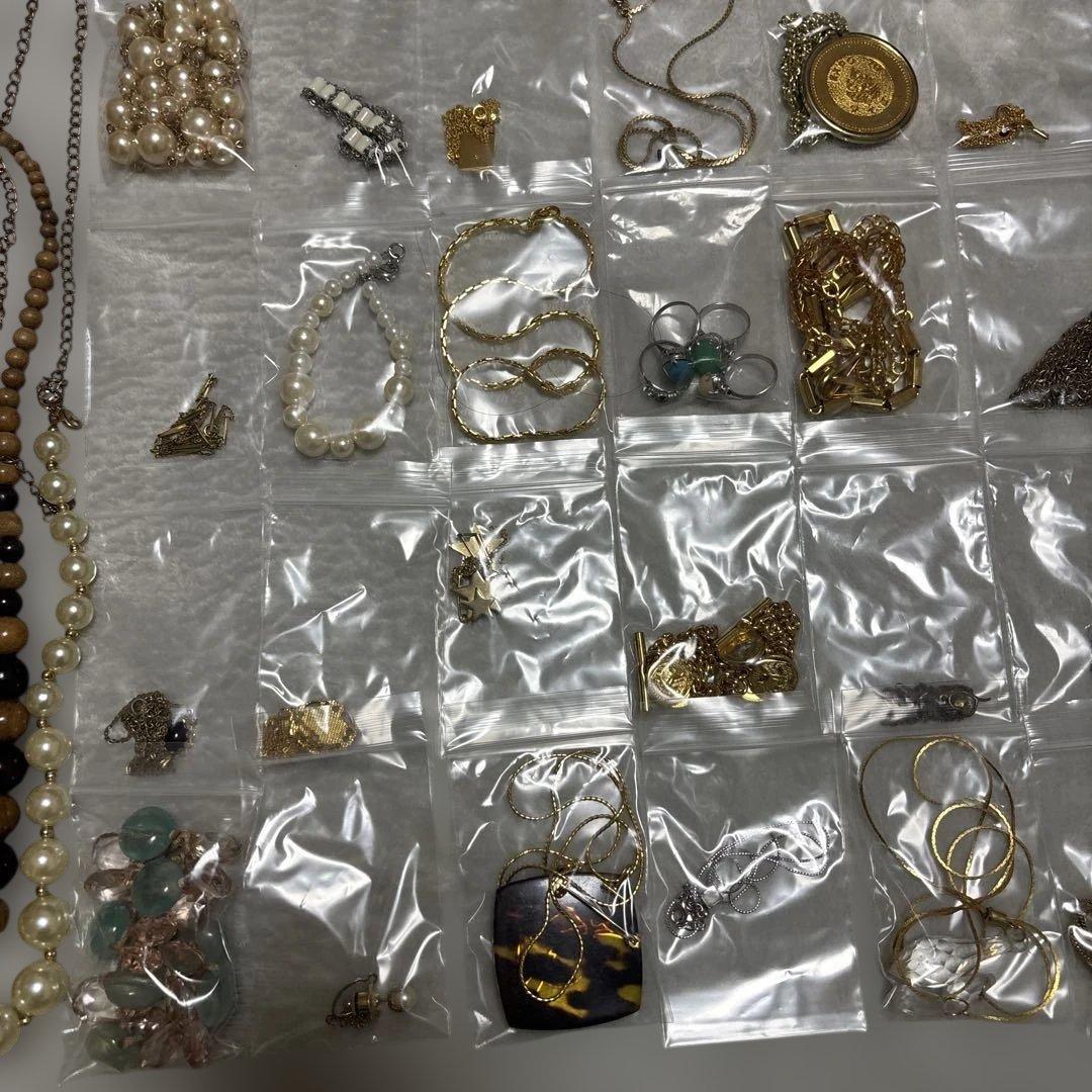 遺品整理品❗️アクセサリー まとめ売り 大量 ジャンク品 ネックレスなど