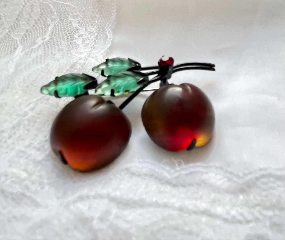 希少 オーストリア フルーツガラス ブローチ チェリー アプリコット ビンテージ 希少 オーストリア フルーツガラス ブローチ チェリー アプリコット