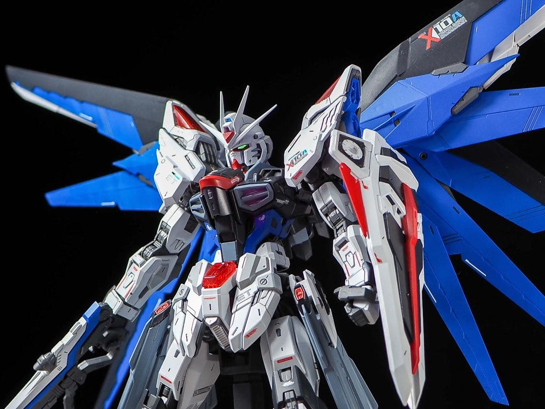 モデルグラフィックス参考作品　MGEX ストライクフリーダム　全塗装　完成品