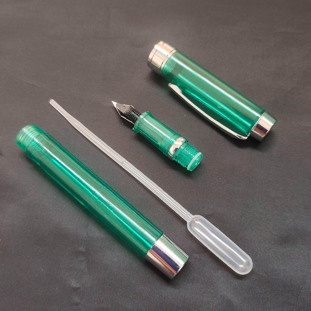 透明な緑色の万年筆 16