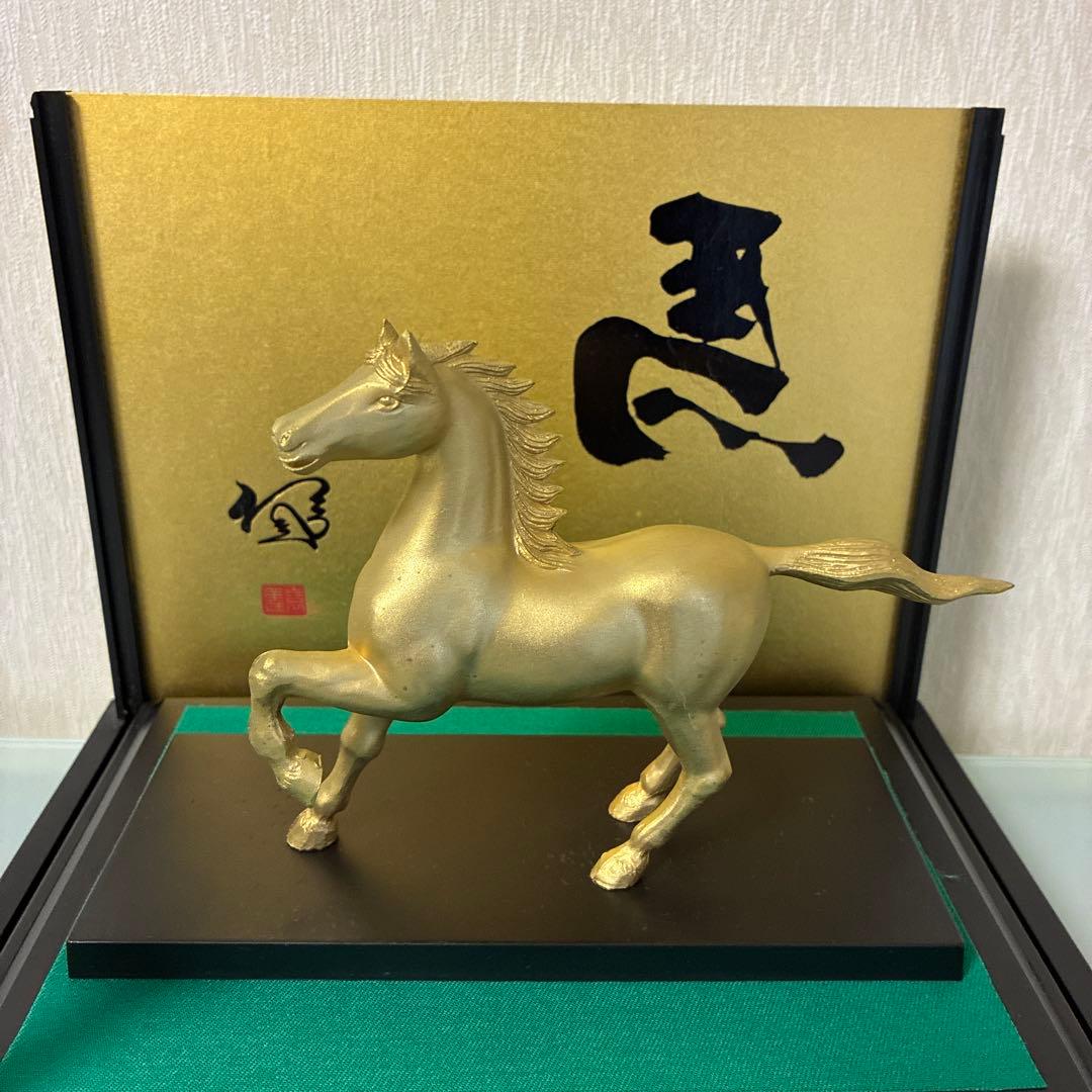 干支の置物 午年 馬の置物 福招き左馬 ガラスケース入 - メルカリ