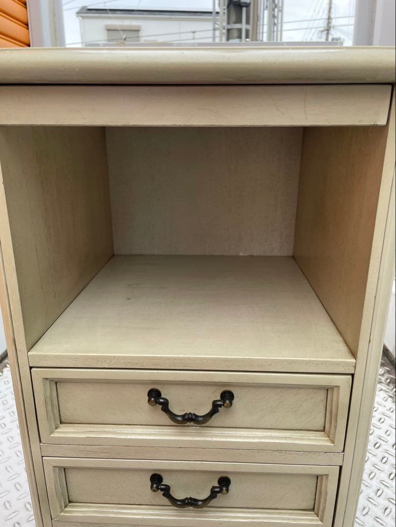 アンティーク 猫足 チェスト クリーム色の木製キャビネット 3段