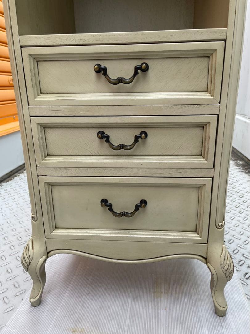アンティーク 猫足 チェスト クリーム色の木製キャビネット 3段