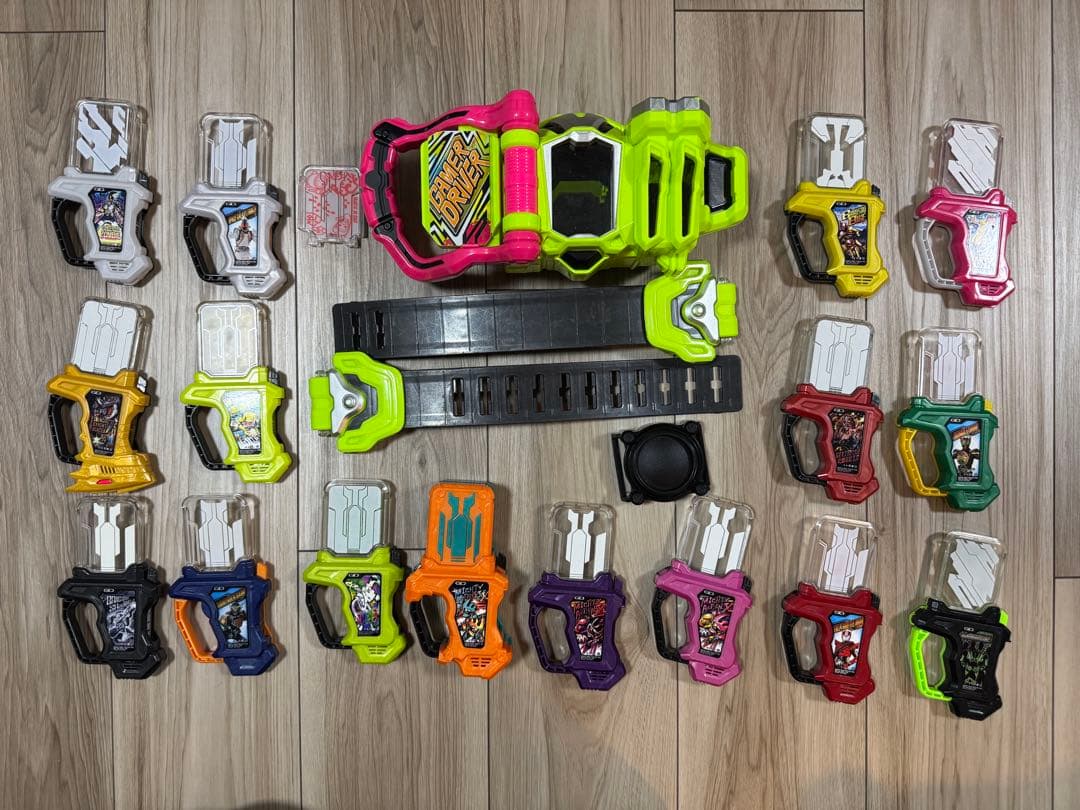 仮面ライダーとスーパー戦隊のおもちゃ各種