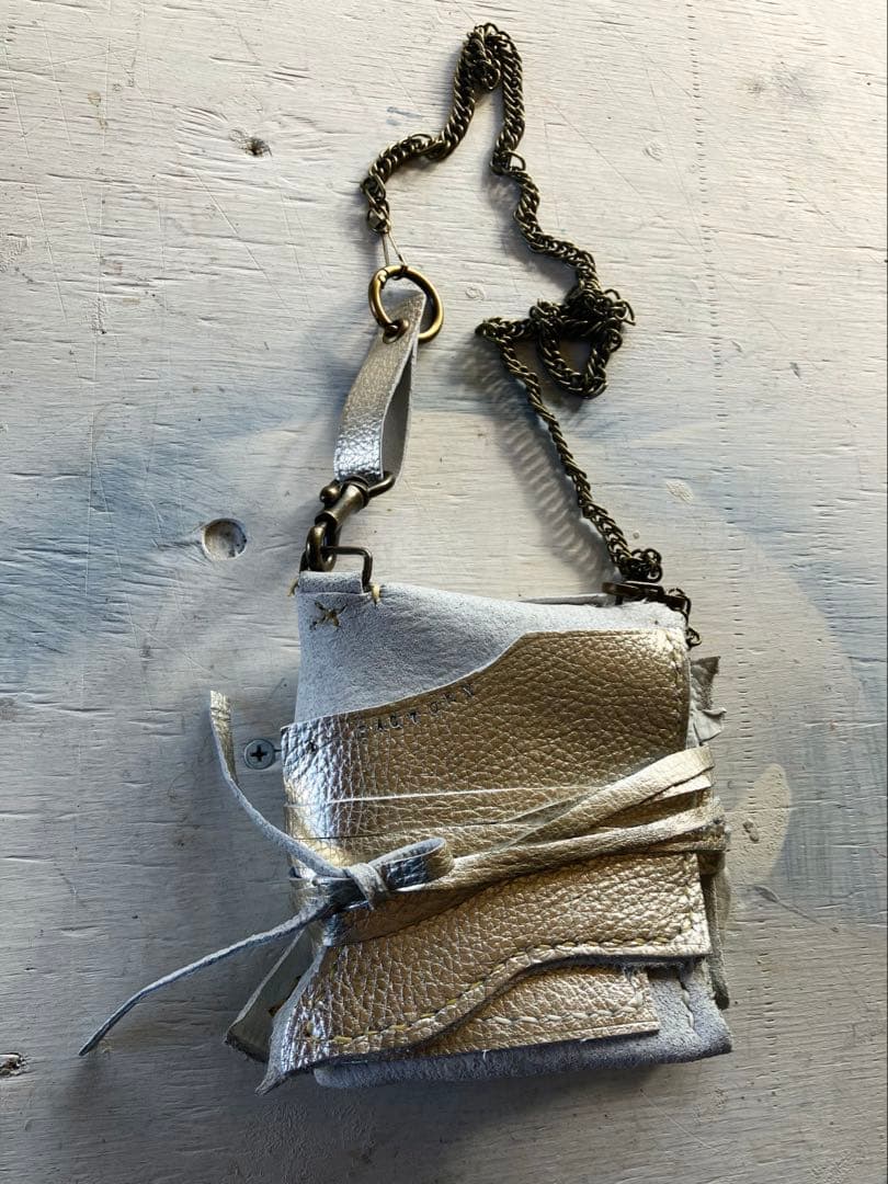 渋金革紐巻く二つ折りたたむネックウォレット＋zipperケース