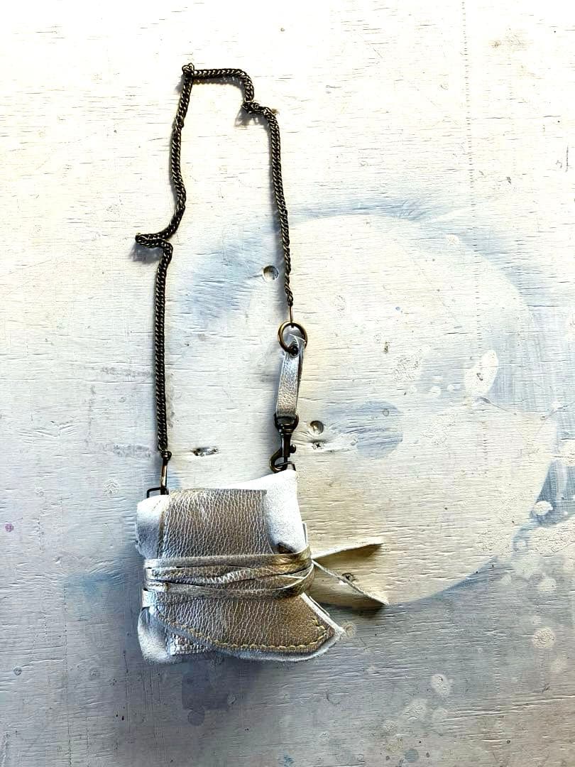 渋金革紐巻く二つ折りたたむネックウォレット＋zipperケース