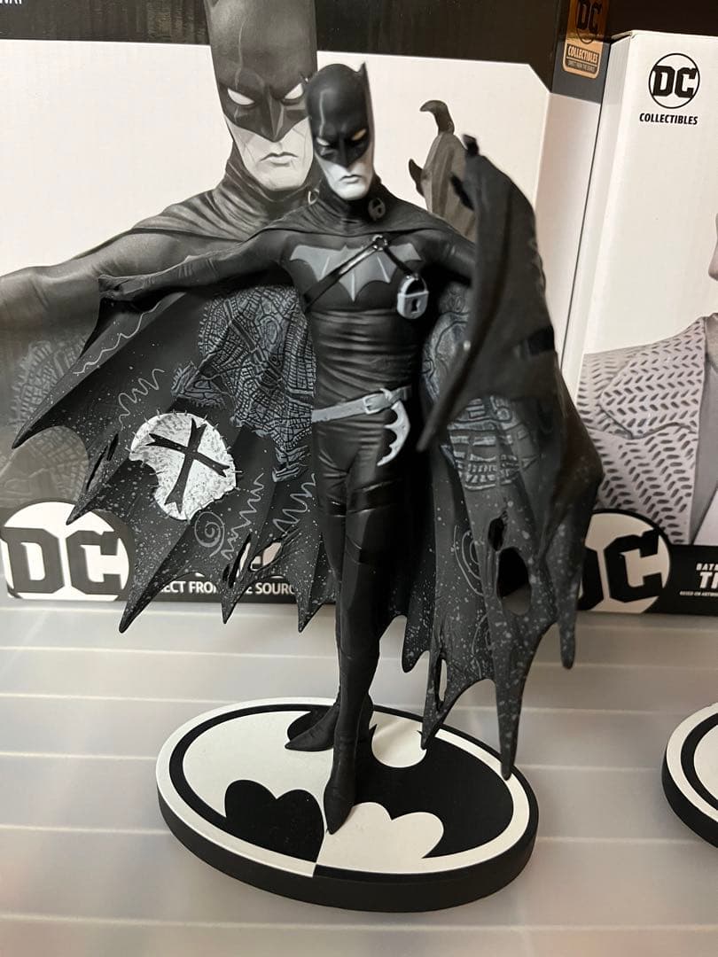 DC コレクティブルズ バットマン ブラック&ホワイト ♪) DC