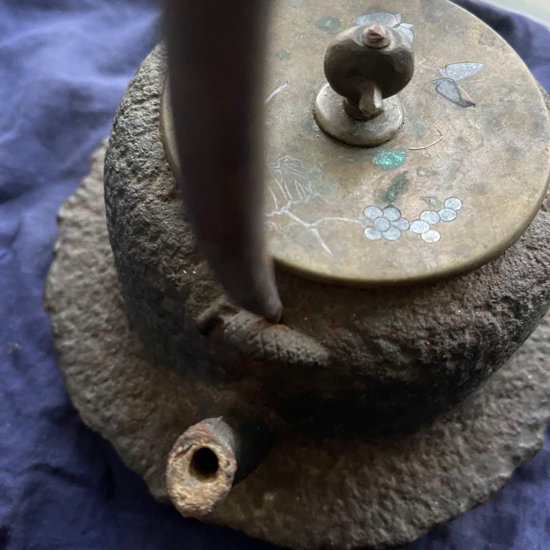 時代物 鉄瓶 葡萄文 銀色象嵌 古道具 茶道具 観賞用