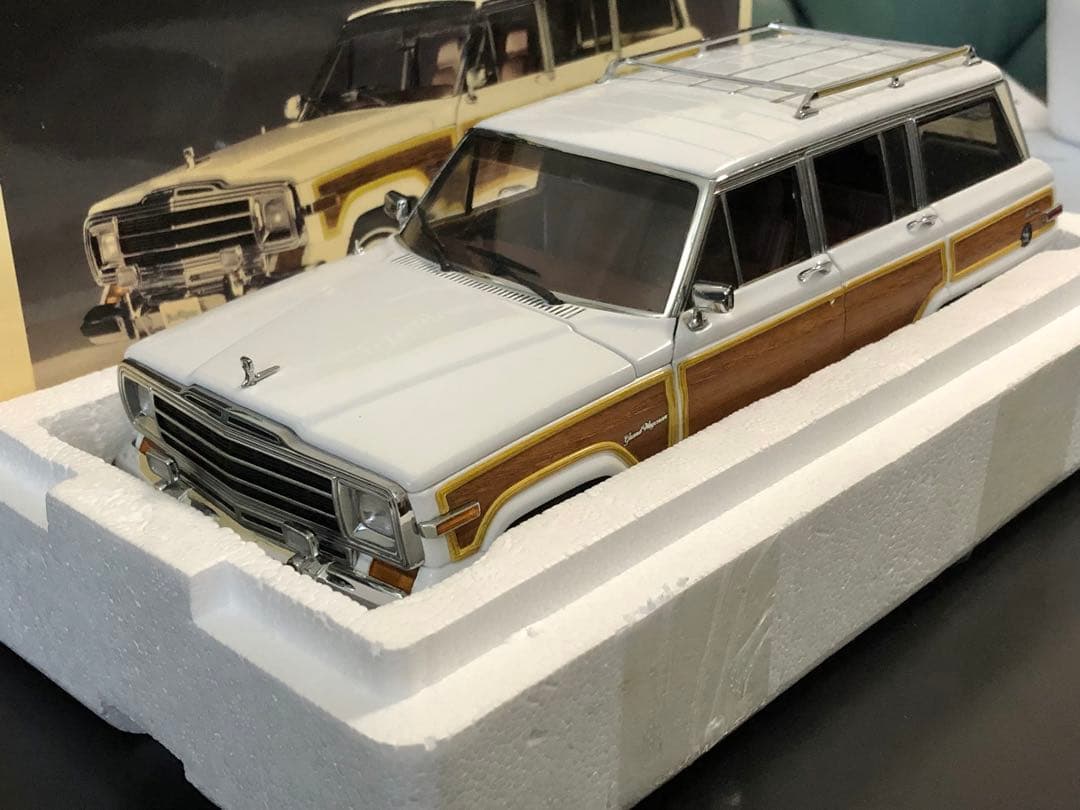 ☆絶版！￼￼オートアート ￼1/18 ジープ グランド￼ ワゴニア￼