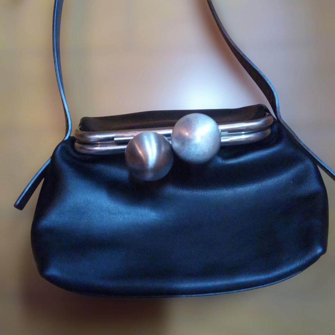 カワカワ黒 サテン ショルダーバッグ