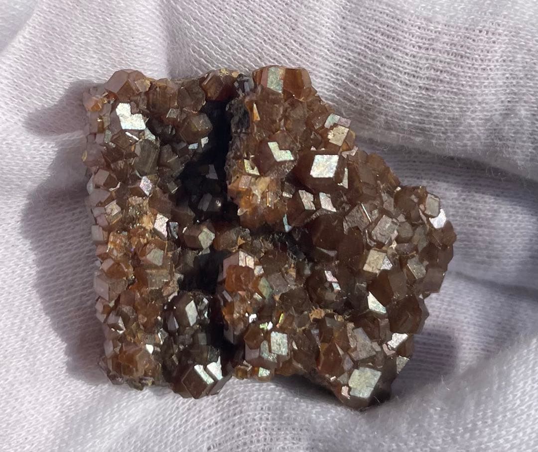 奈良県 川迫鉱山 レインボーガーネット 群晶 約33g