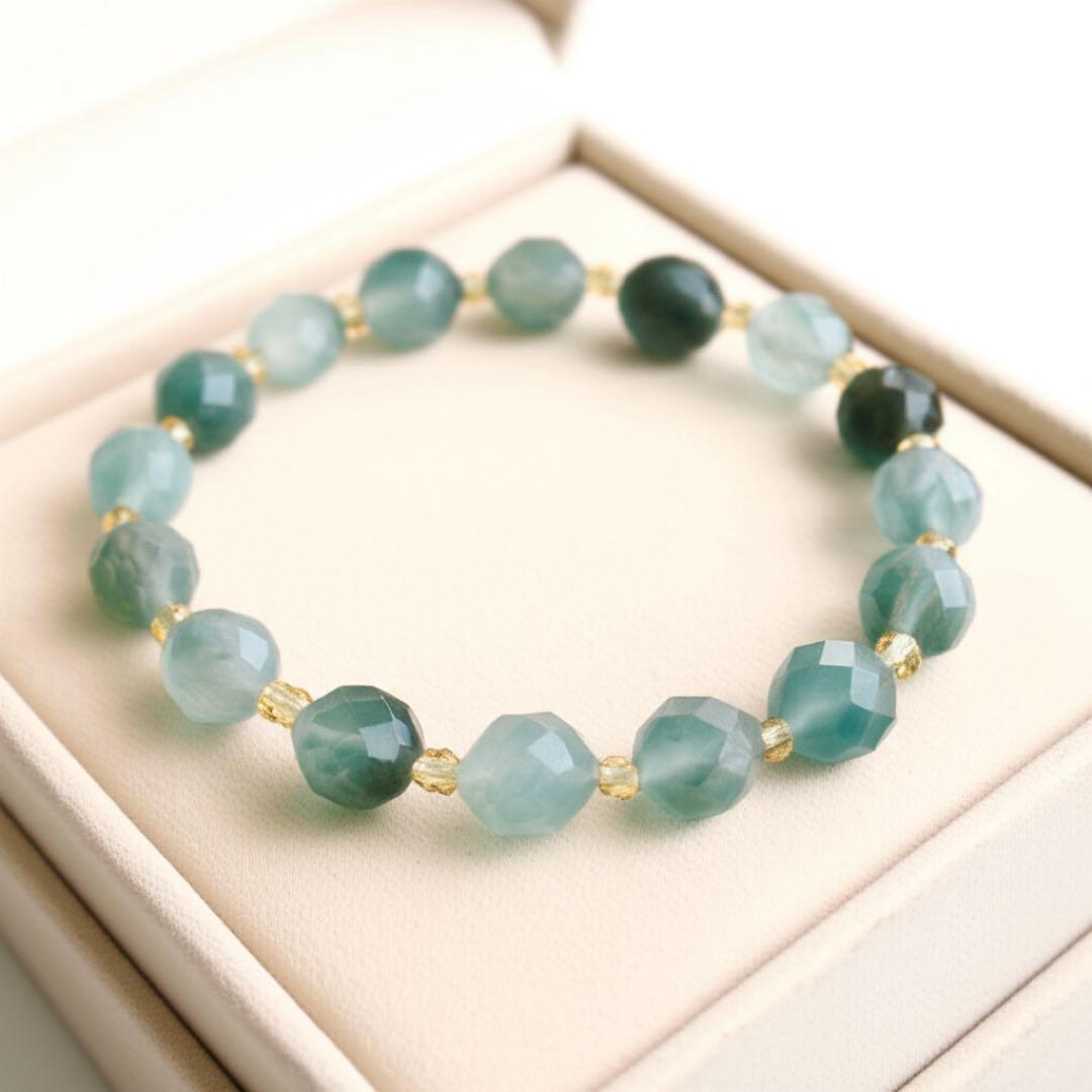 【はくとん( 'ω')ŧ‹\"ŧ‹\"】希少バイカラーエメラルド翡翠ゴムブレス