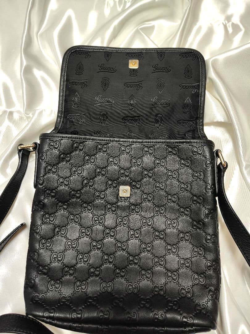 極美品 グッチ ショルダーバッグ GG柄 シマレザー 黒 クロスボディバッグ