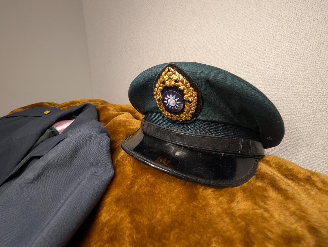 実物)台湾陸軍官品常装冬服一式 帽子、階級章、ベルト(中華民国
