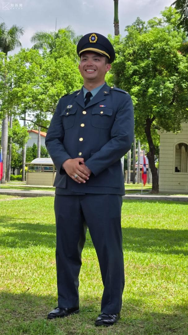 実物)台湾陸軍官品常装冬服一式 帽子、階級章、ベルト(中華民国 軍常服