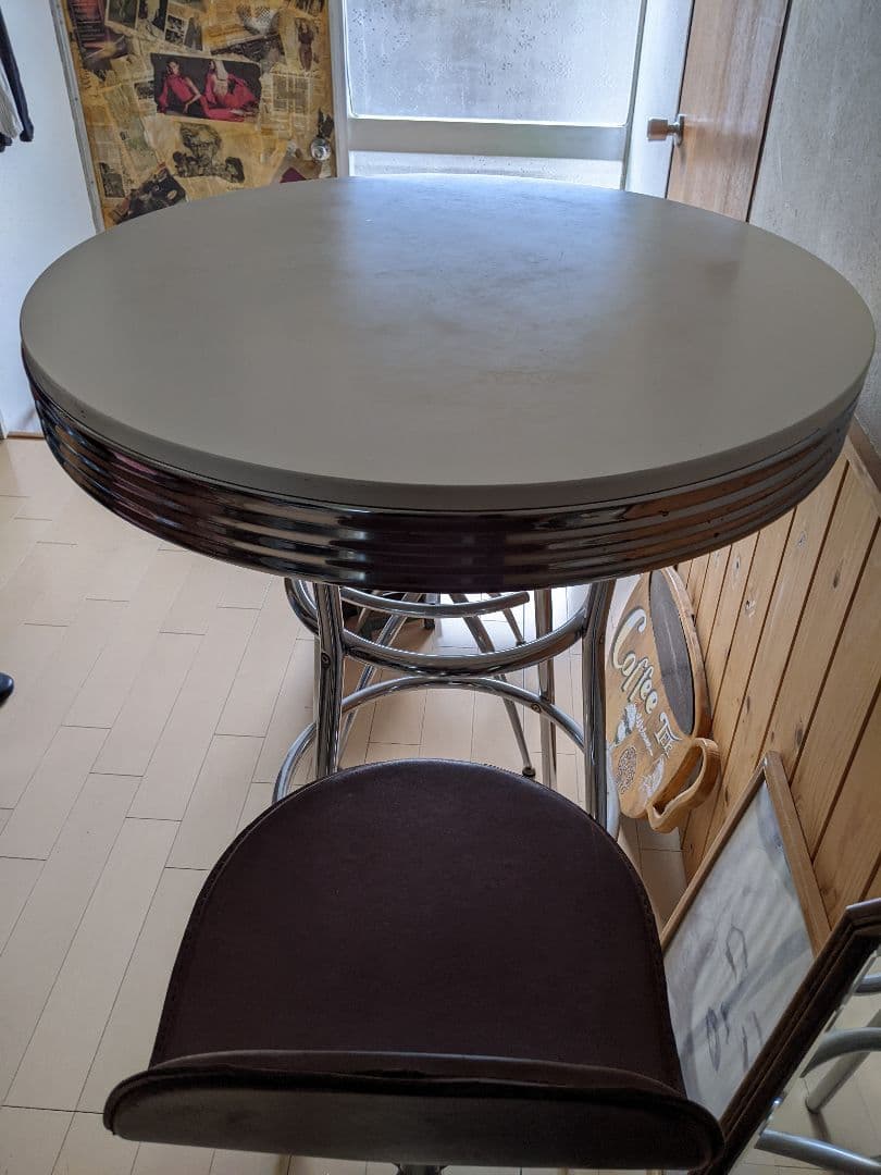 ホワイト円形アメリカンダイナーテーブル　座面　皮張り椅子　2脚セット