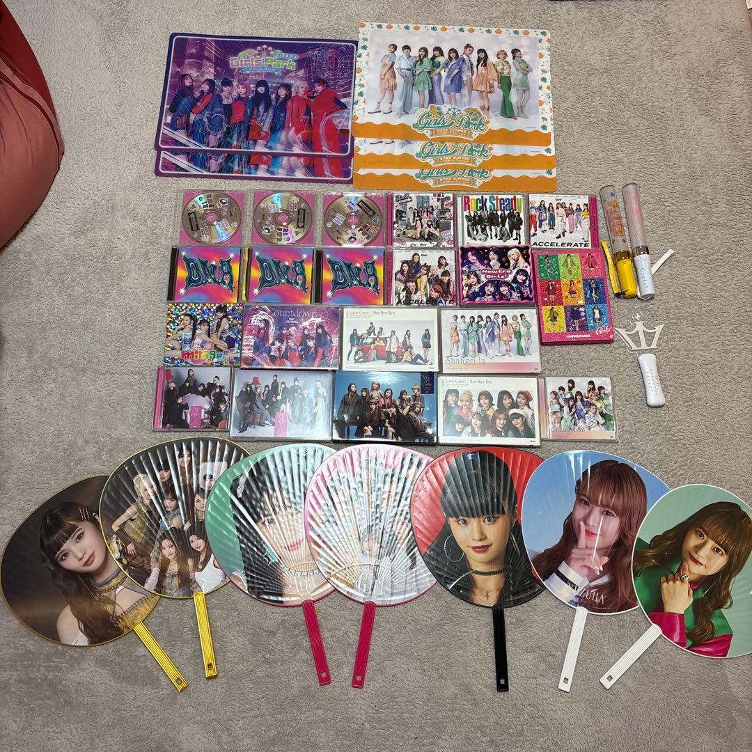 Girls2グッズセット まとめ売り Girls2 グッズ まとめ売り サインあり