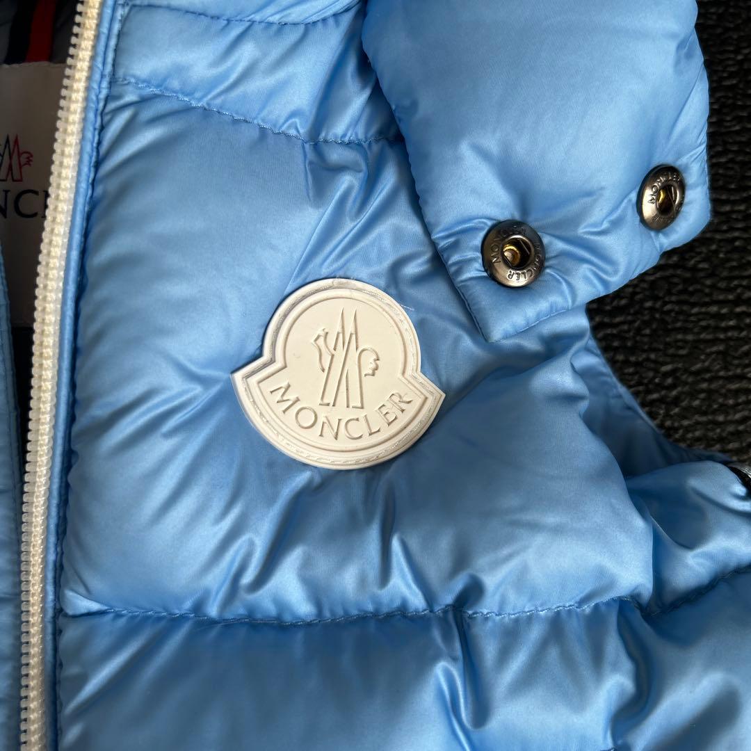 モンクレール フード付きダウンベスト