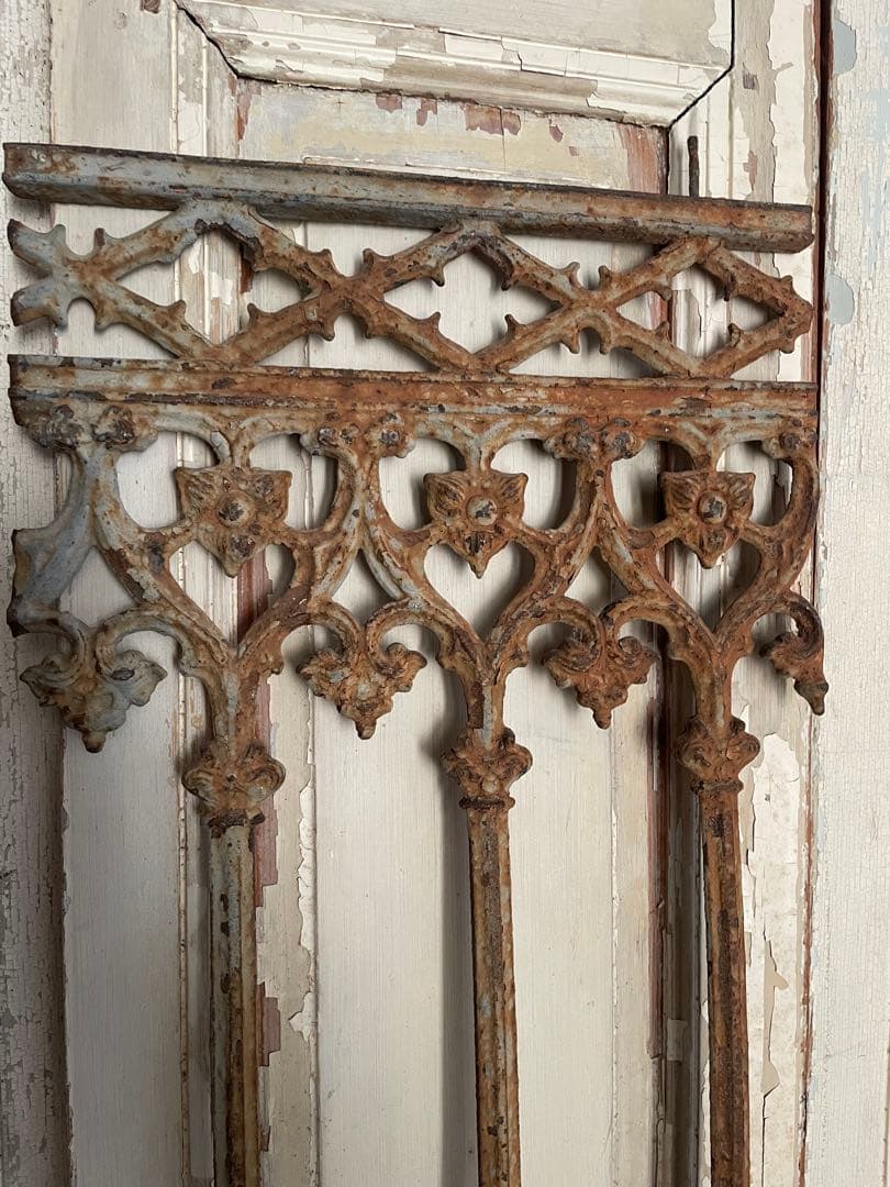 フランスアンティーク ペンキの剥げた 美しい アイアン オブジェ