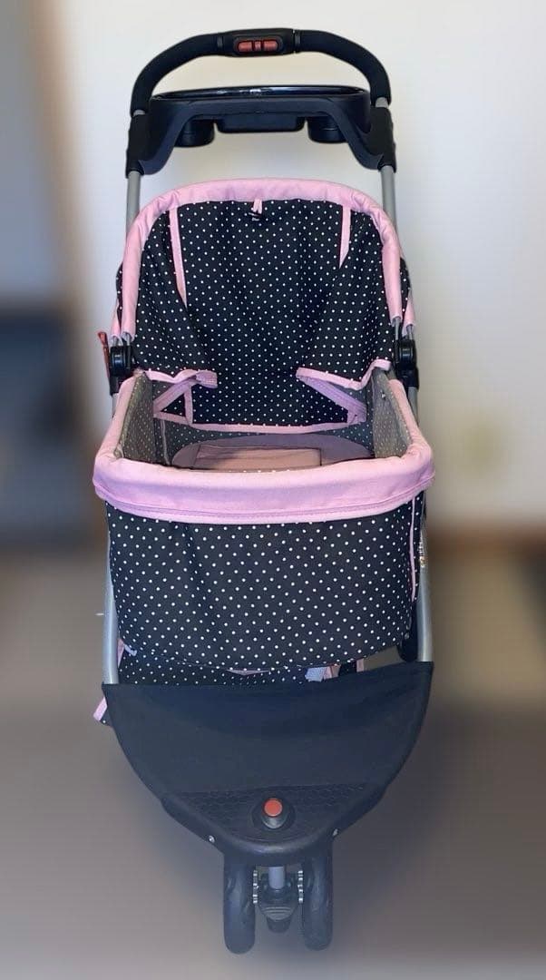 ペットカート 前輪が2輪なので、安定感もある3輪と4輪