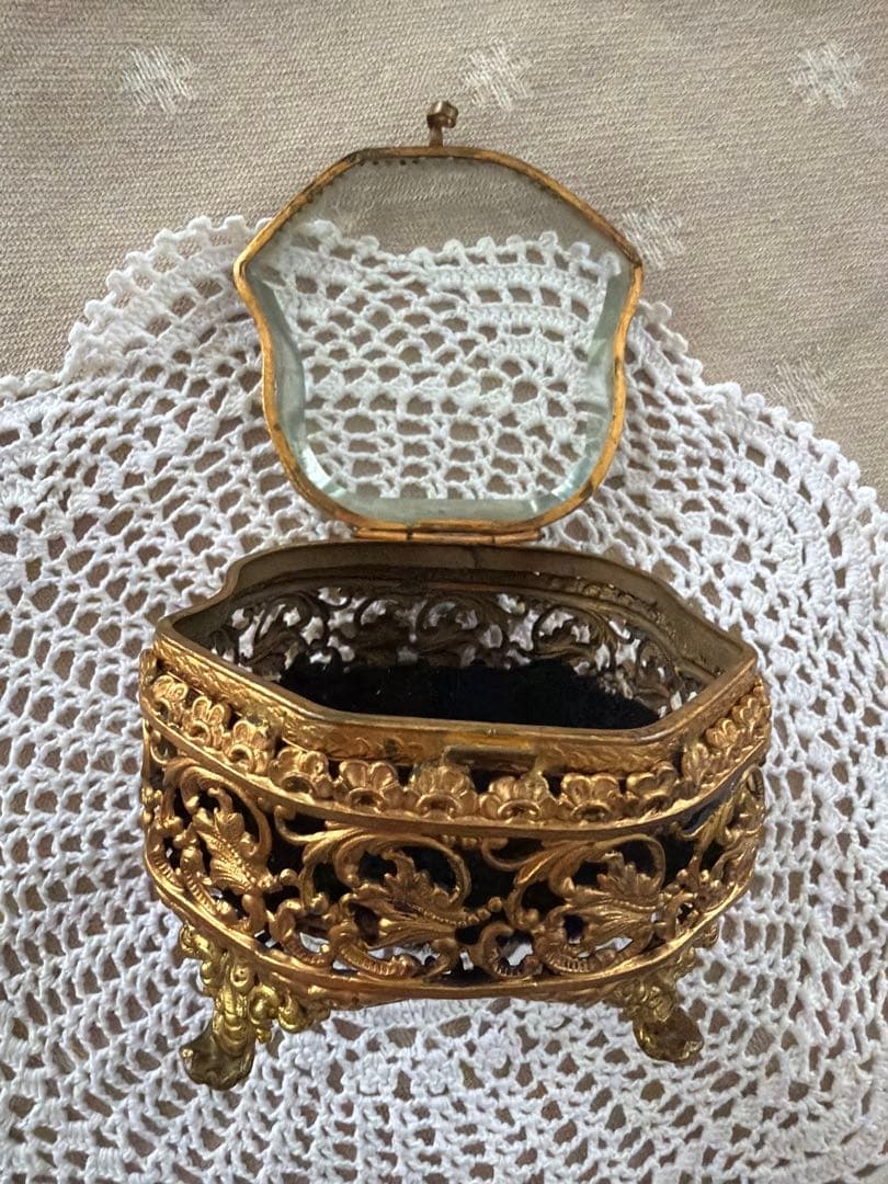 ヨーロッパ製 アンティーク ジュエリーボックス 真鍮×ガラス 脚付き